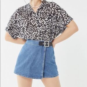 UO Belted Skort skirt shorts urban out fitters denim jean 25